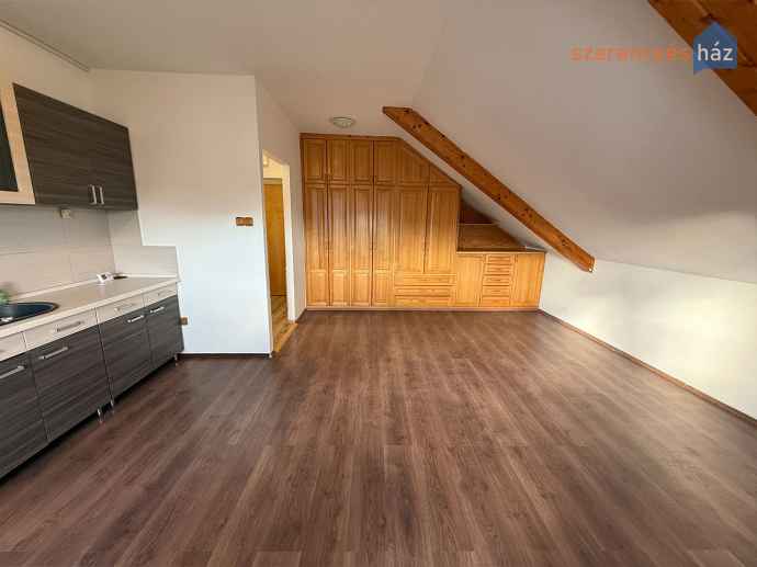 Jó állapotú, hangulatos 73 m2-es tetőtéri lakás Sopronban