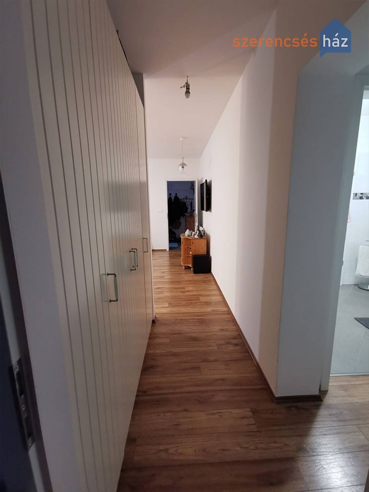 Újszerű, nagy teraszos családi ház Sopronban
