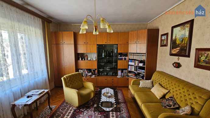 Kétszintes családi ház a Lővérek egy nyugodt utcájában