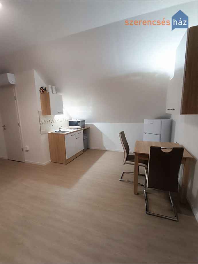 Igényes, II. emeleti garzon kiadó a Lővérekben