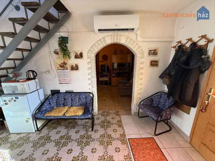 Kétszintes, bővíthető ház 806 m2-es telekkel a Virágvölgyben