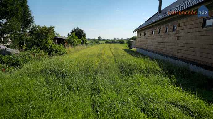 Összközműves építési telek Egyházasfalu főutcáján