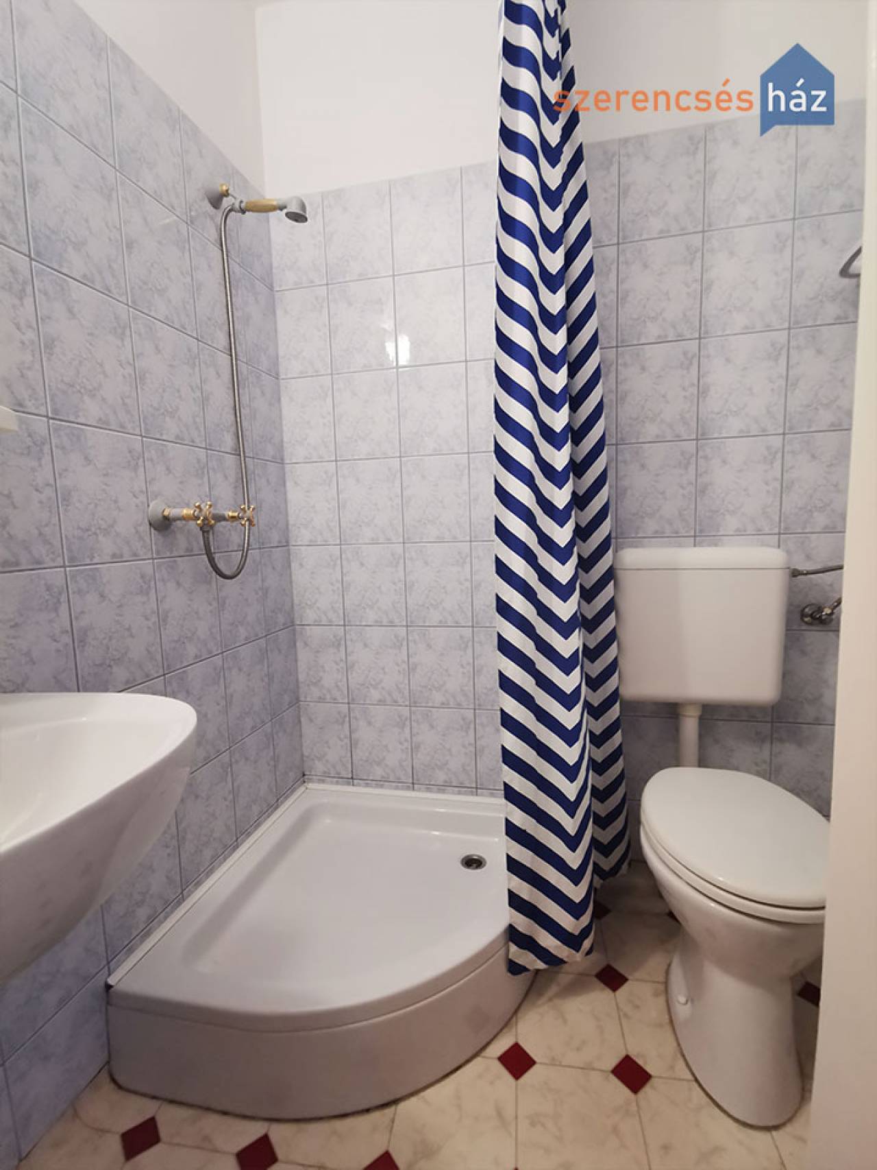 Bútorozott szobák saját fürdőszobával kiadók Sopronban